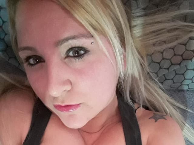 WebCAM of sheyla_milf